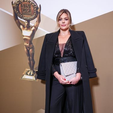 Sandra Elkasević u crnom izdanju