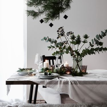 Ukrašavanje blagdanskog doma borovinom