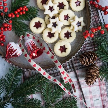 Božićni keksi na pladnju
