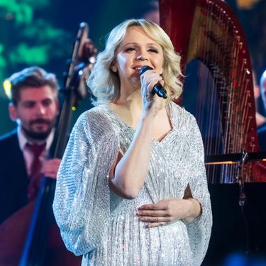 Tajči u srebrnoj haljini na Božićnom koncertu u Ciboni