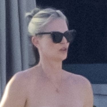 Charlize Theron u kupaćem kostimu na plaži u Meksiku