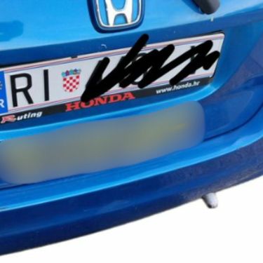 Neobičan natpis na stražnjem dijelu automobila