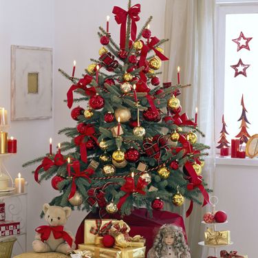 Crveno-zlatna kombinacija uvijek izgleda svečano i slavljenički