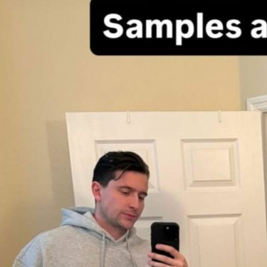 Američki influencer s neobičnim logotipom na trenirci