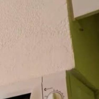 Bizarni način montaže mikrovalne pećnice