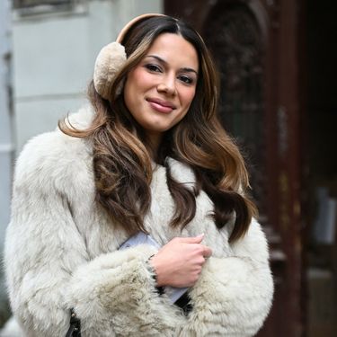 Ljepotica iz Zagreba u klasičnim crnim čizmama