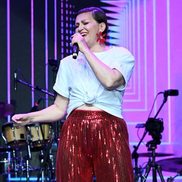 Na pozornicu s Alkom Vuicom izašla je u izdanju stvorenom za svjetla reflektora