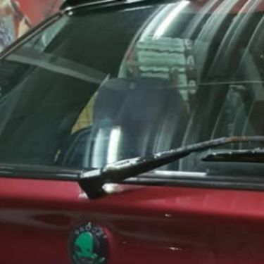 Automobil iz Slovačke s neobičnim detaljem na prtljažnika