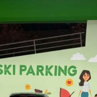 Bezobrazno parkiranje ispred šoping centra