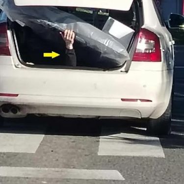 Putnik u prtljažniku