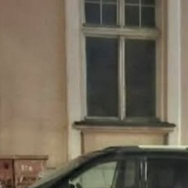 Uvreda napisana sprejem na automobilu