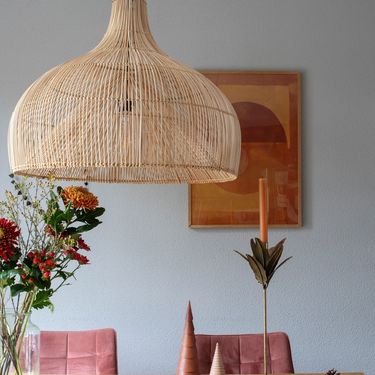 Svjetiljka od ratana dobar je izbor za podizanje prostora