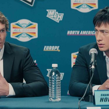 Connor Storrie i Hudson Williams u sceni iz serije Heated Rivalry