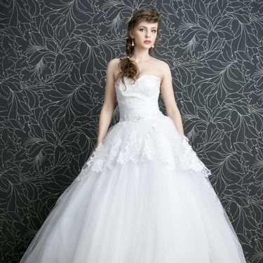 Vjenčanica čiji kroj odlično pristaje ženama s velikim grudima