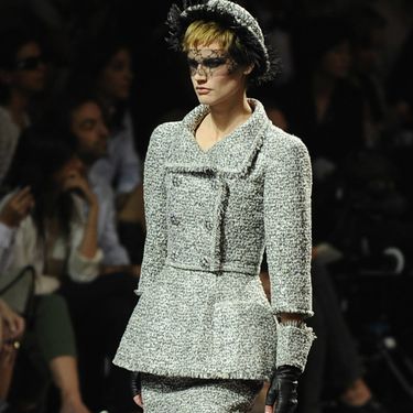 Chanelovi dvodijelni kostimi u (re)interpretaciji Karla Lagerfelda - 10