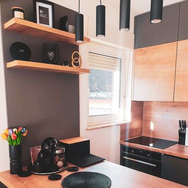 Savršeno uređena mala kuhinja s otokom zagrebačkog stana od 52 kvadrata - 1