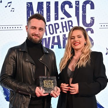 Matija Cvek i Eni Jurišić na dodjeli glazbenih nagrada Top.HR