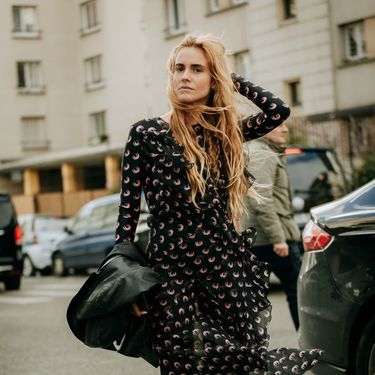 Haljina brenda Marine Serre u street style izdanju s Pariškog tjedna mode
