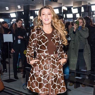 Blake Lively u kompletu s potpisom Michaela Korsa