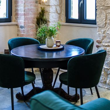 Prelijepo uređena kamena kuća na otoku Braču koja datira iz 17. stoljeća - 18