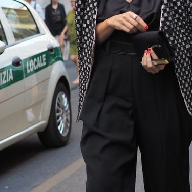 Crne hlače su modni klasik stvoren za sve prigode