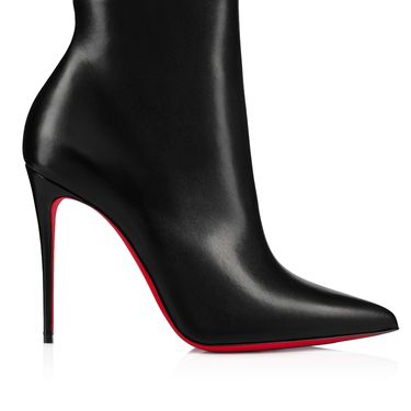 Aleksandra Prijović nosi štikle brenda Christian Louboutin