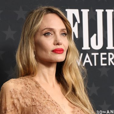 Angelina Jolie na dodjeli nagrada Critics' Choice u haljini Elie Saab