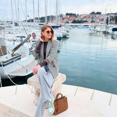 Lejla Filipović u sakou i trapericama