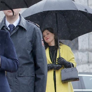 Sanja Musić Milanović u žutom kaputu u Sloveniji