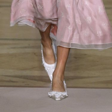 Tory Burch za proljeće predlaže cipele ukrašene šljokicama