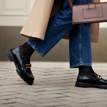 Crne mokasinke su modni klasik