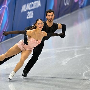 Klizači Laurence Fournier Beaudry i Guillaume Cizeron točku su izveli na pjesmu Vogue