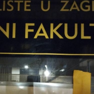 Urnebesna obavijest na vratima fakulteta