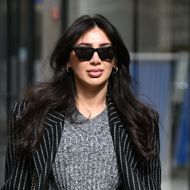 Zagrebačko izdanje u mini suknji na pruge