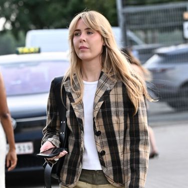 Mogu se nositi ravno, razdvojene po sredini ili lagano začešljane u stranu