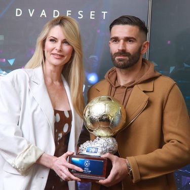 Iris Livaja u kožnatoj haljini brenda Rotate i crnim čizmama - 2