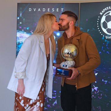 Iris Livaja u kožnatoj haljini brenda Rotate i crnim čizmama - 4