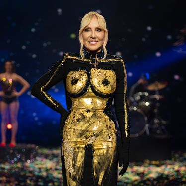 Lepa Brena u ekstravagantnoj haljini dizajnera Borisa Kargotića - 2