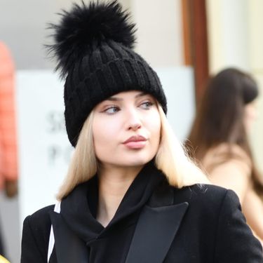 U crnoj kombinaciji žena uvijek izgleda dotjerano