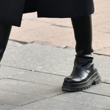 Plavokosa damu iz centra Zagreba u nepogrešivoj crnoj kombinaciji