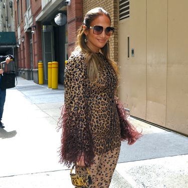 Jennifer Lopez u životinjskom uzorku od glave do pete