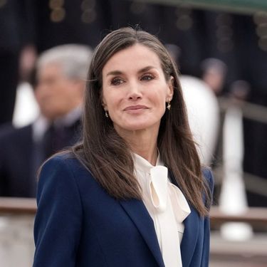 Kraljica Letizia u tamnoplavom odijelu