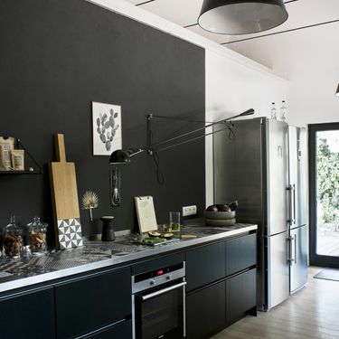 Crna boja u uređenju kuhinje - 2