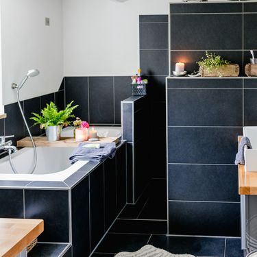 Crna boja u uređenju kupaonice - 2