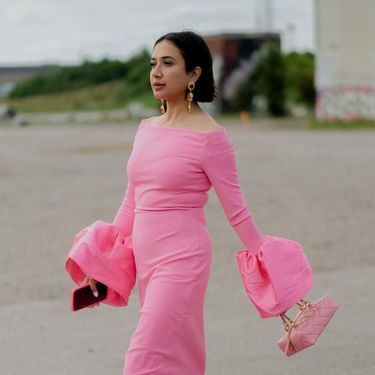 Ružičasti komadi u street style izdanjima s Tjedana mode - 2