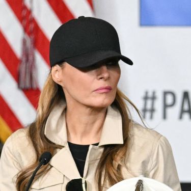 Melania Trump u Los Angelesu s kapom