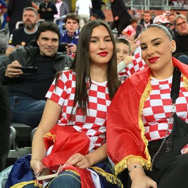 Navijačke kombinacije na polufinalnom dvoboju Hrvatske i Francuske - 2