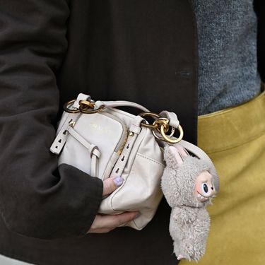 Labubu u street style izdanju s Tjedna mode