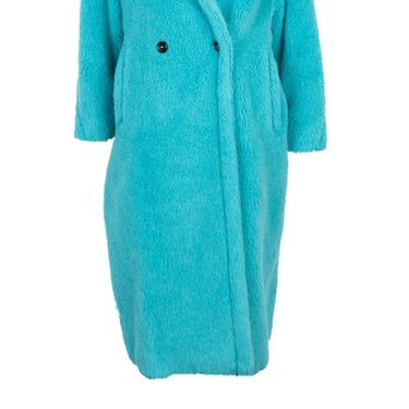 Viktorija Rađa nosi tirkizni kaput iz Max Mare