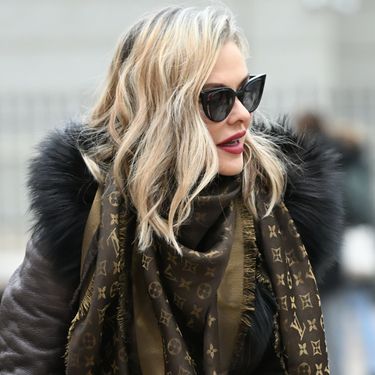 Dama iz Zagreba u čizmama s punom platformom